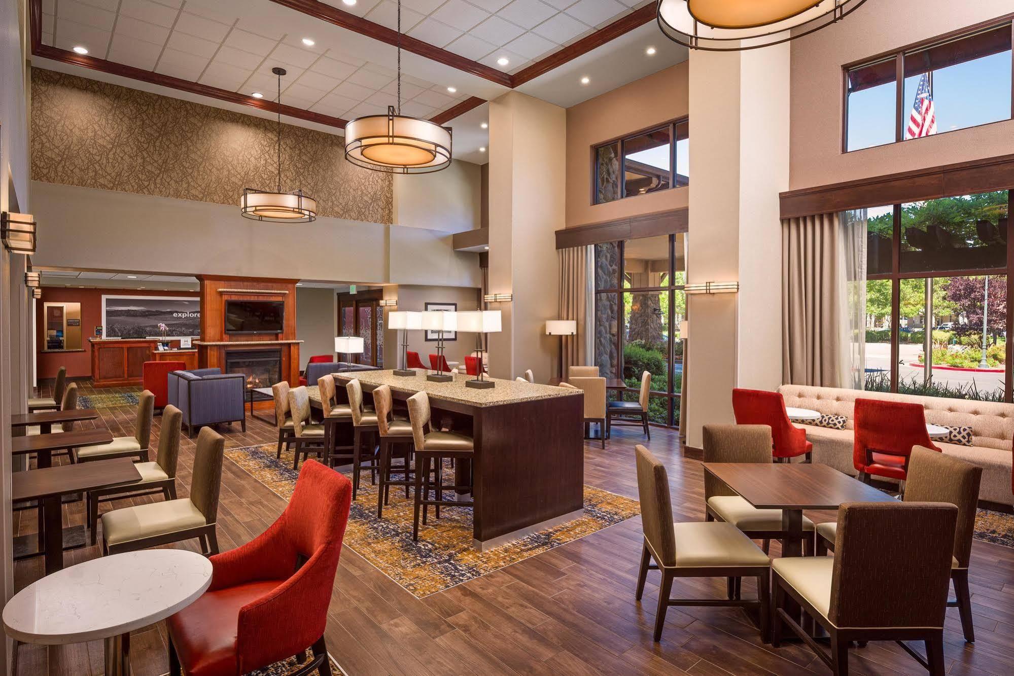 Hampton Inn & Suites Windsor-Sonoma Wine Country Экстерьер фото