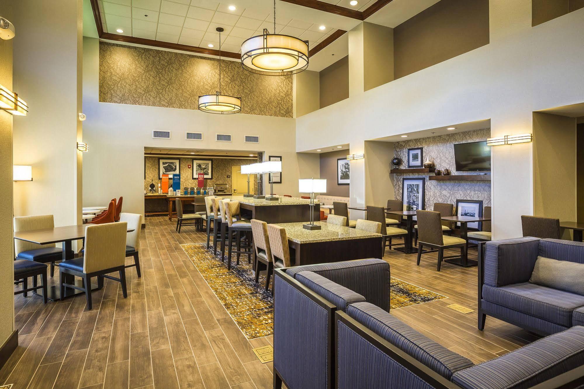 Hampton Inn & Suites Windsor-Sonoma Wine Country Экстерьер фото