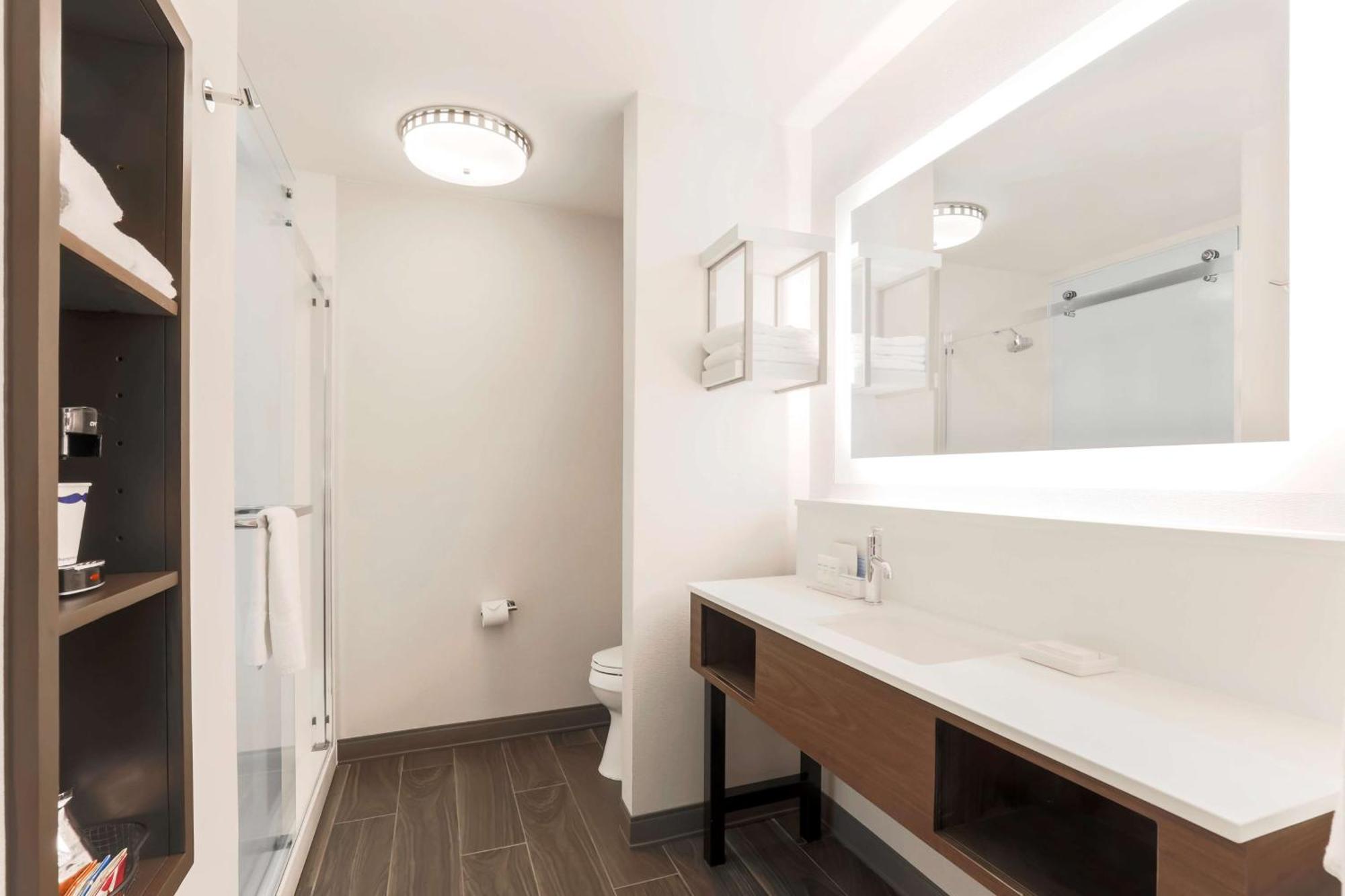 Hampton Inn & Suites Windsor-Sonoma Wine Country Экстерьер фото