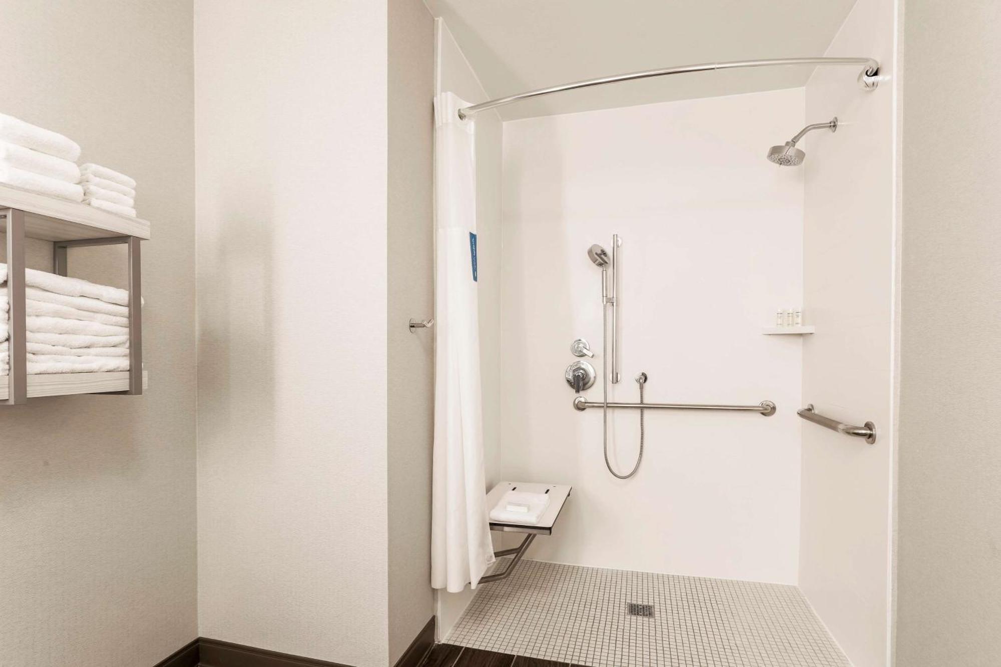 Hampton Inn & Suites Windsor-Sonoma Wine Country Экстерьер фото