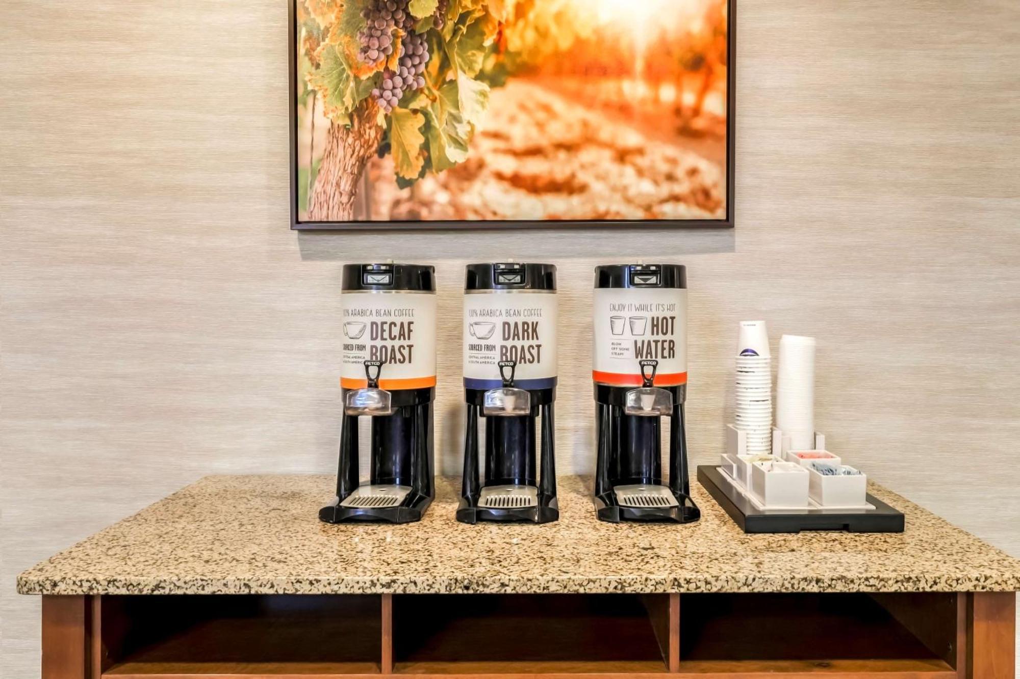 Hampton Inn & Suites Windsor-Sonoma Wine Country Экстерьер фото