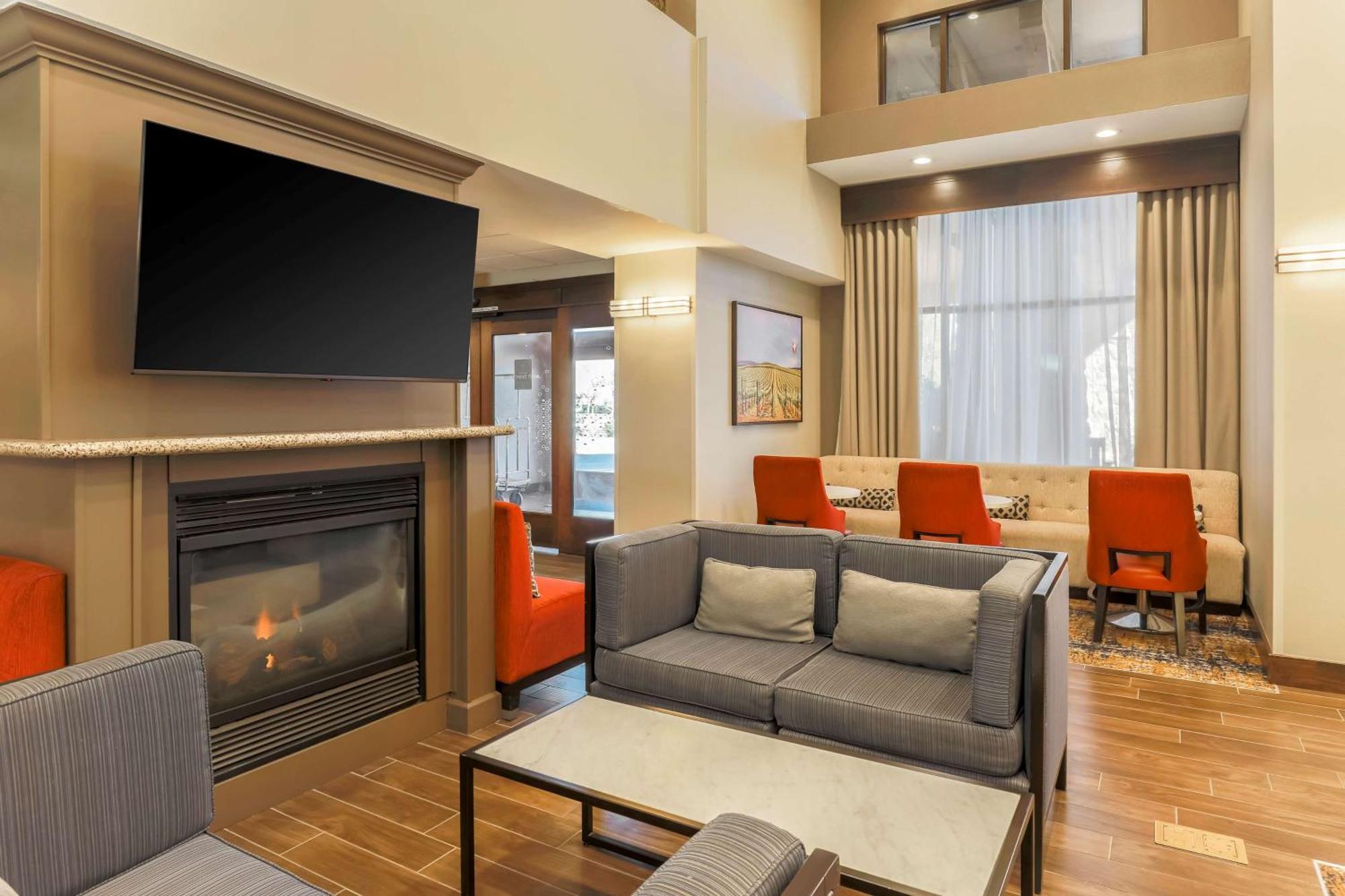 Hampton Inn & Suites Windsor-Sonoma Wine Country Экстерьер фото