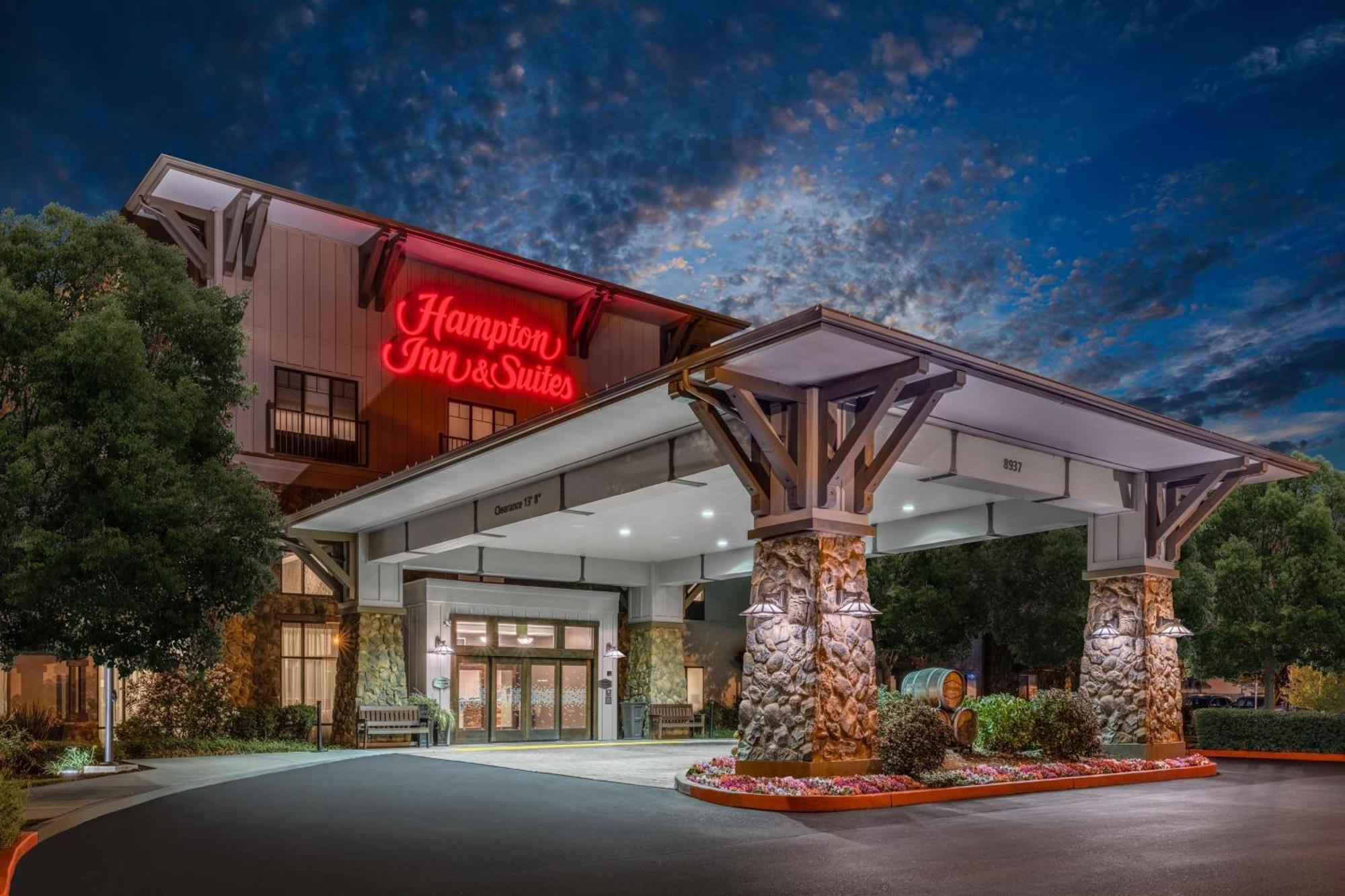 Hampton Inn & Suites Windsor-Sonoma Wine Country Экстерьер фото