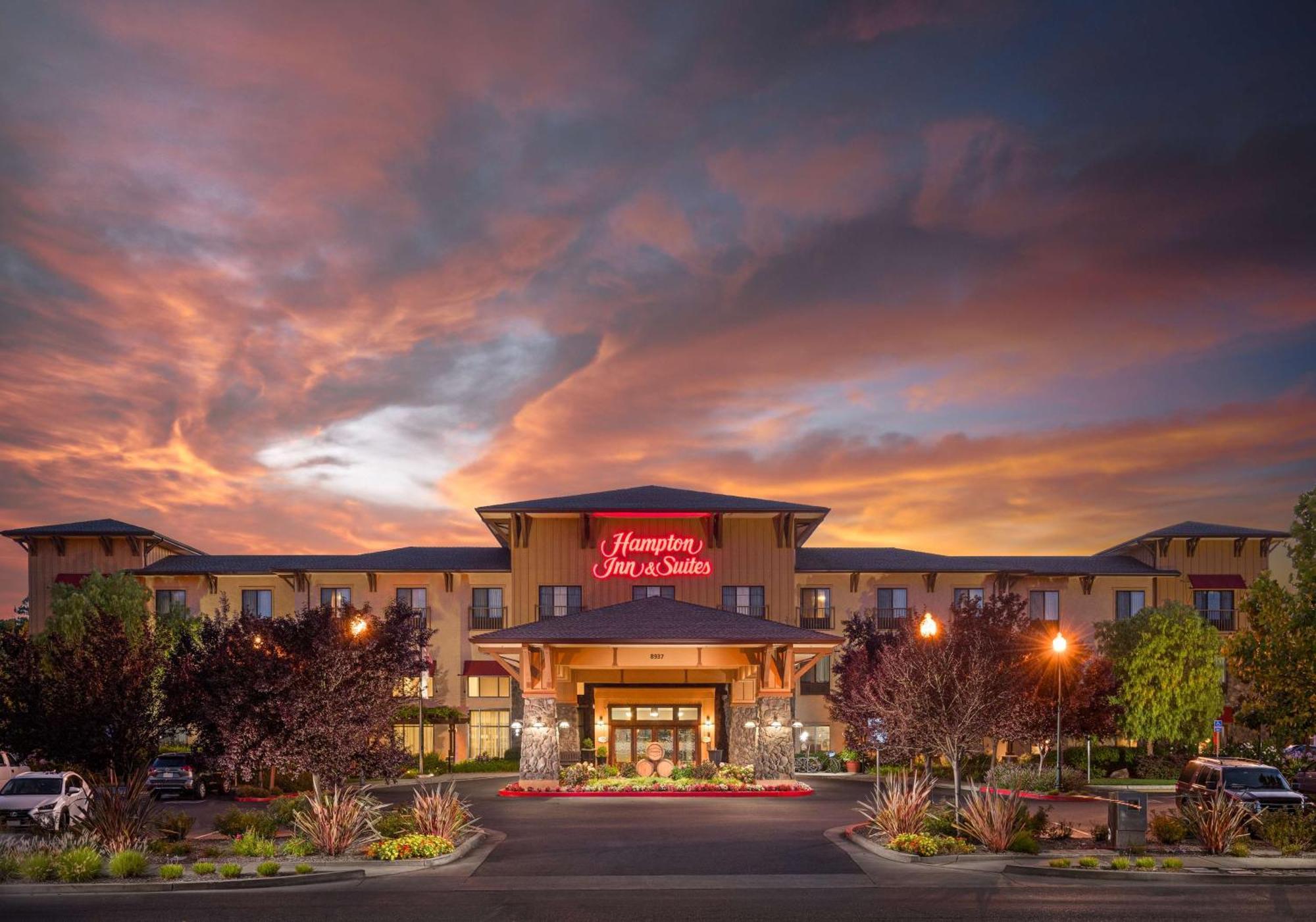 Hampton Inn & Suites Windsor-Sonoma Wine Country Экстерьер фото