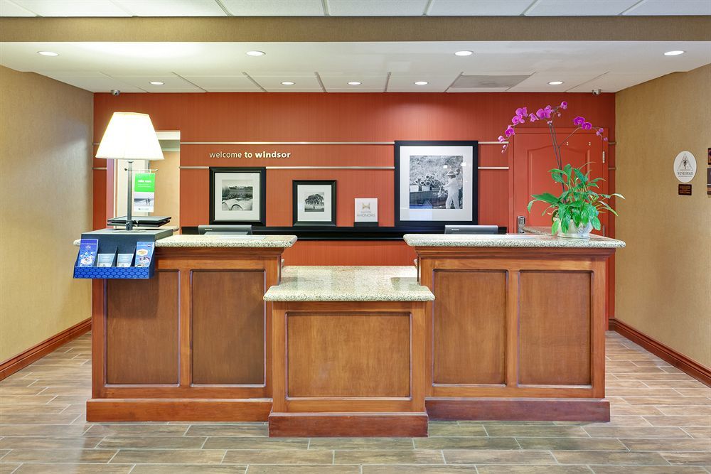 Hampton Inn & Suites Windsor-Sonoma Wine Country Экстерьер фото